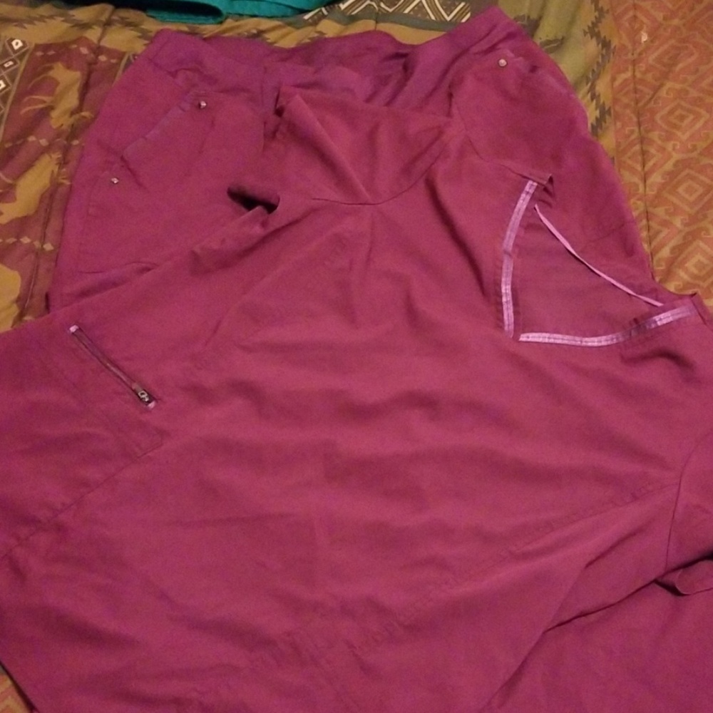 Healing Hands Purple Label scrubs maroon Size L